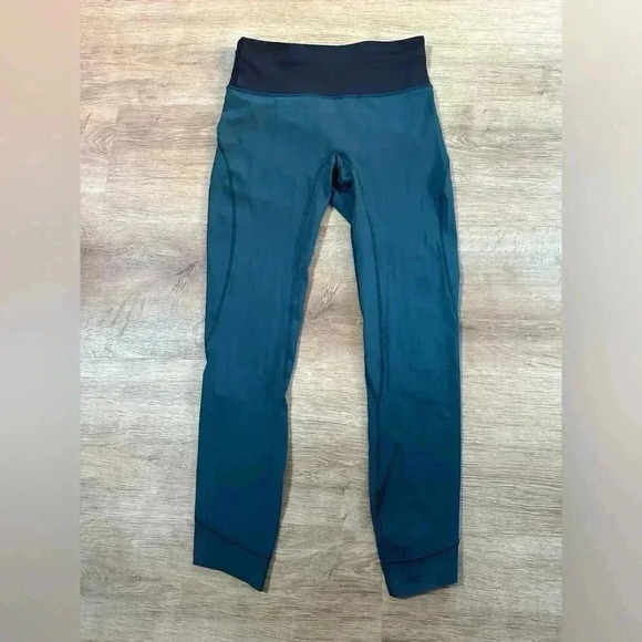 Lululemon Run The Day 7/8 Tight (25") Size 6 
Submarine /  Black - Picture 6 of 13